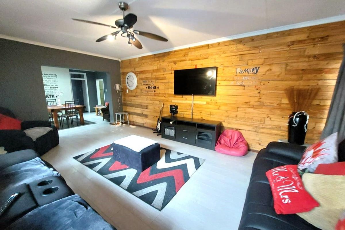 Charming 3 Bed, 1 Bath in Sunnyridge. Perfect for you. Don't miss out! - Photo 3