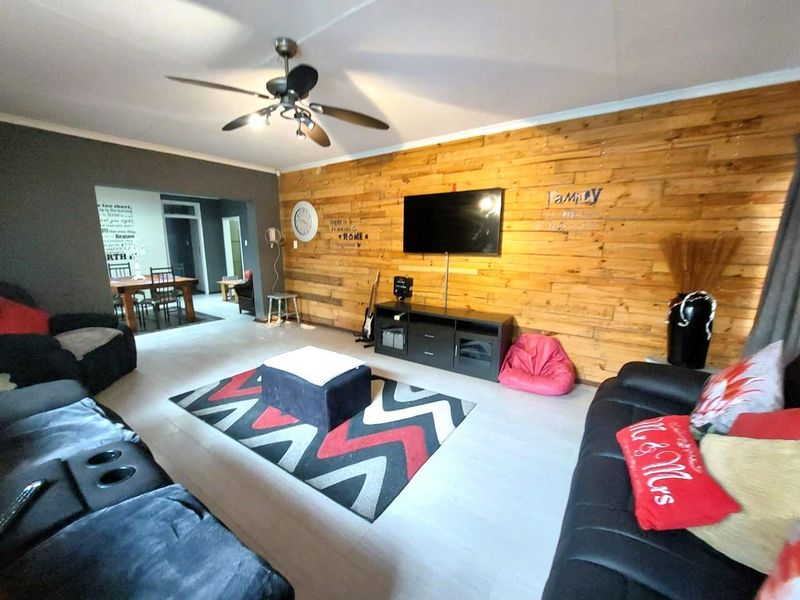 Charming 3 Bed, 1 Bath in Sunnyridge. Perfect for you. Don't miss out! - Photo 3