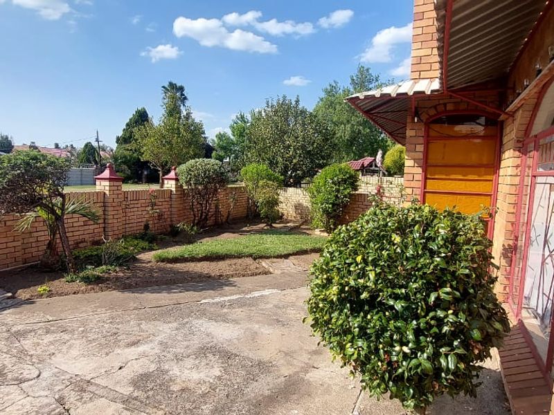 For Sale: Cozy 3-Bedroom Family Home in Lennoxton - Photo 2