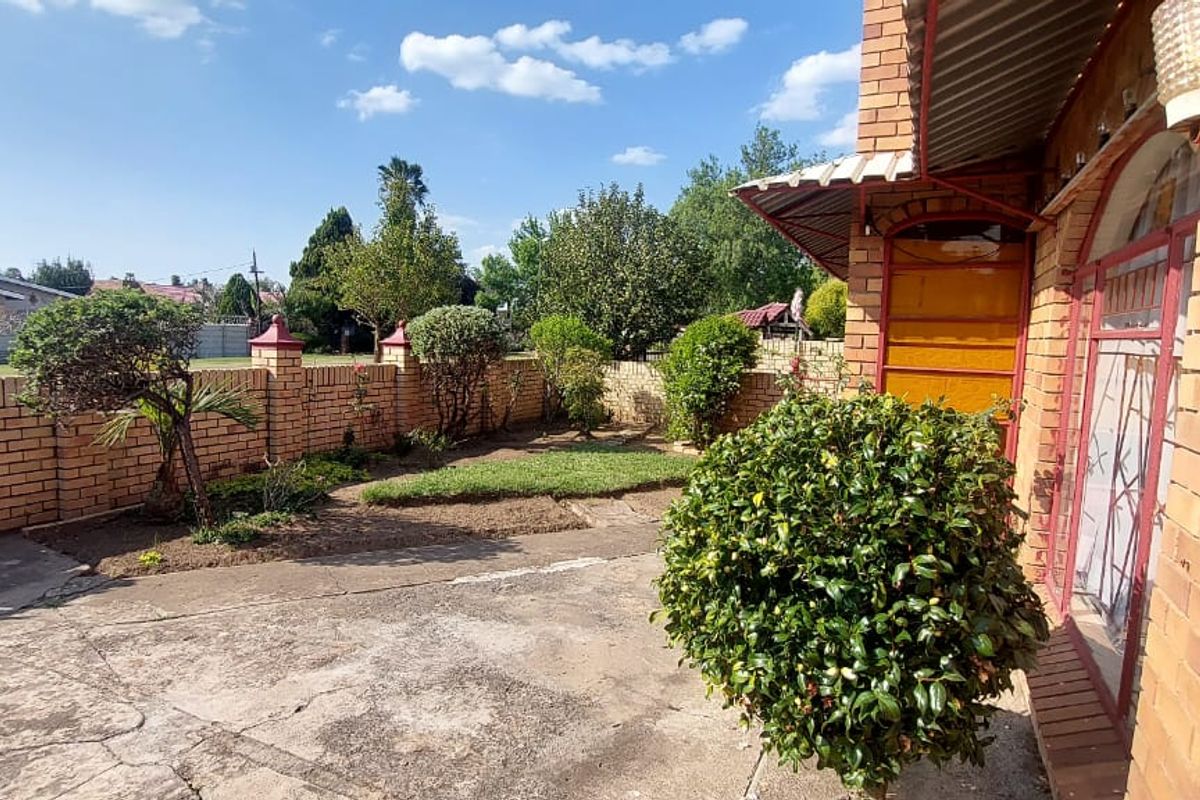 For Sale: Cozy 3-Bedroom Family Home in Lennoxton - Photo 2