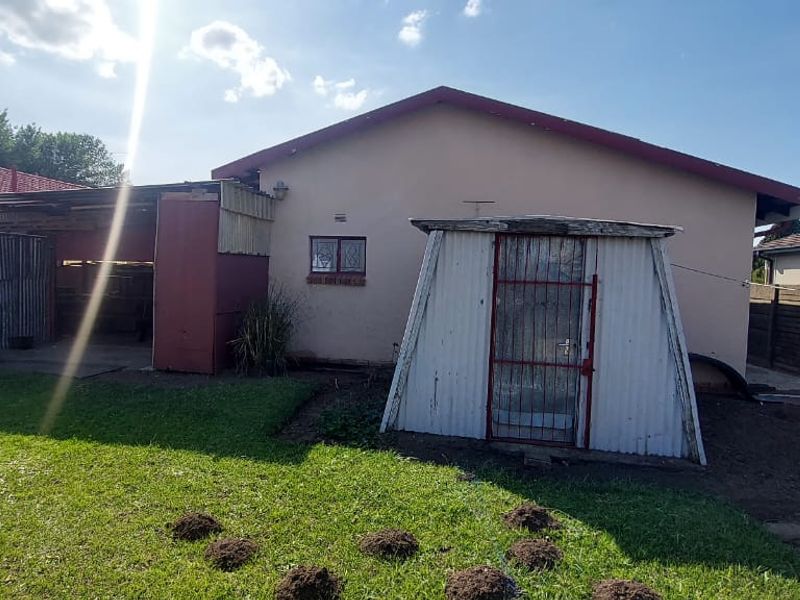 For Sale: Cozy 3-Bedroom Family Home in Lennoxton - Photo 4