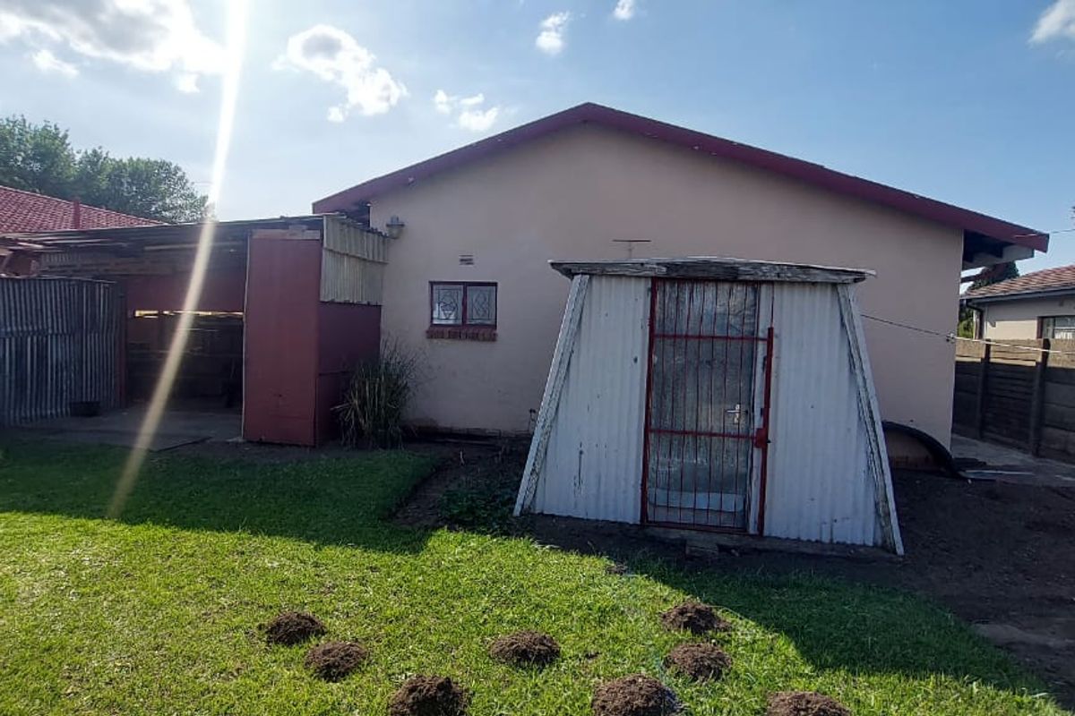 For Sale: Cozy 3-Bedroom Family Home in Lennoxton - Photo 4