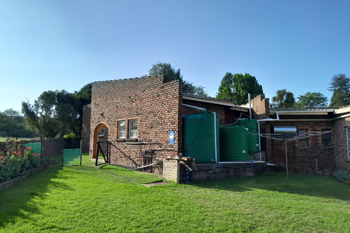 Stunning Property for sale in Schuinshoogte - an Investor's dream - Photo 4