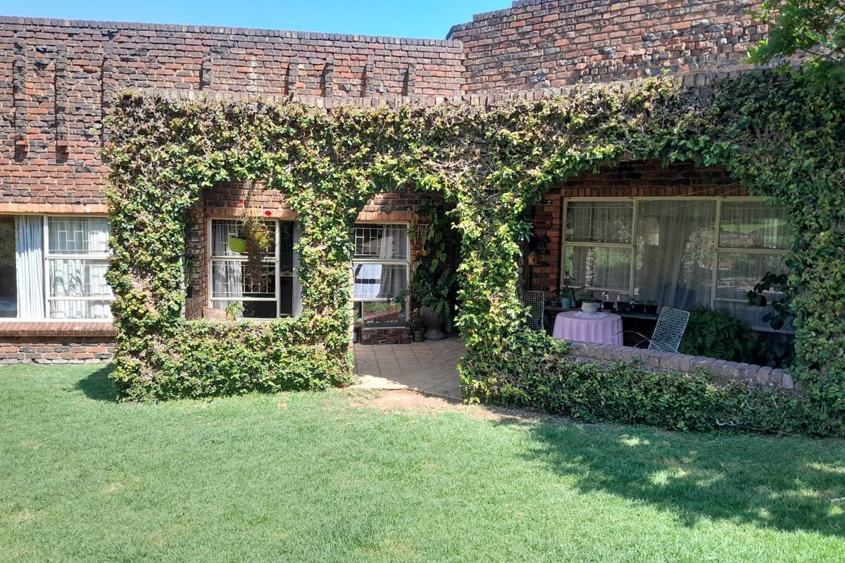 Stunning Property for sale in Schuinshoogte - an Investor's dream - Photo 3