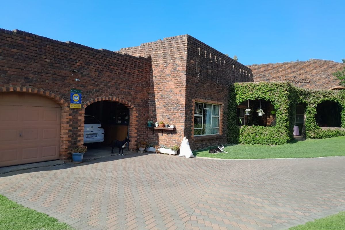 Stunning Property for sale in Schuinshoogte - an Investor's dream - Photo 5