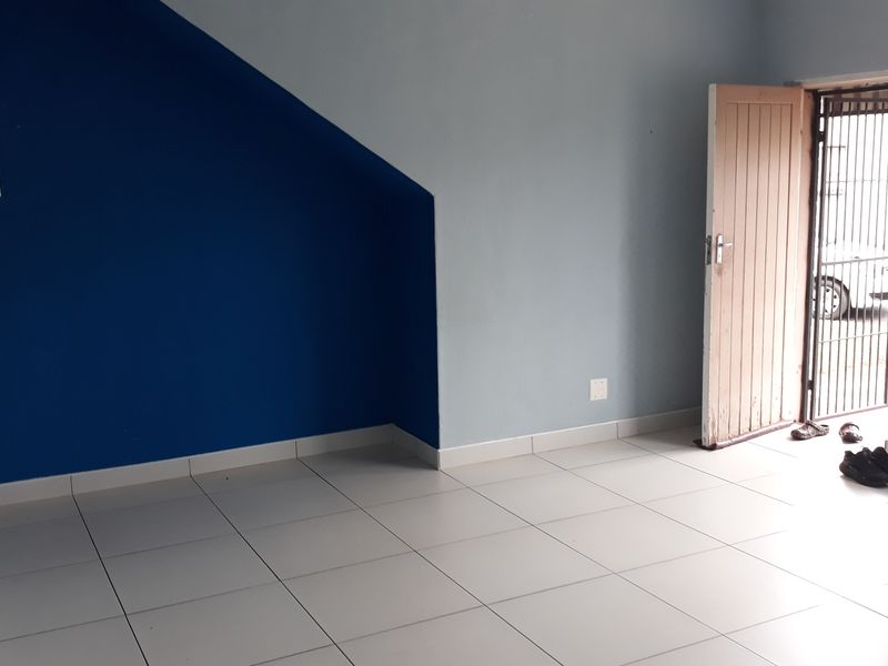 Charming ground floor flat located in the heart of Lennoxton - Photo 8