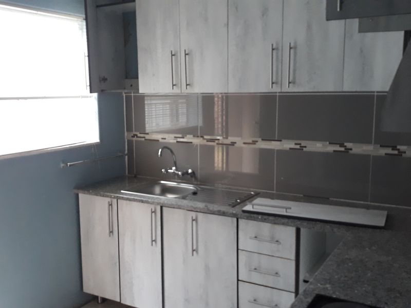 Charming ground floor flat located in the heart of Lennoxton - Photo 10