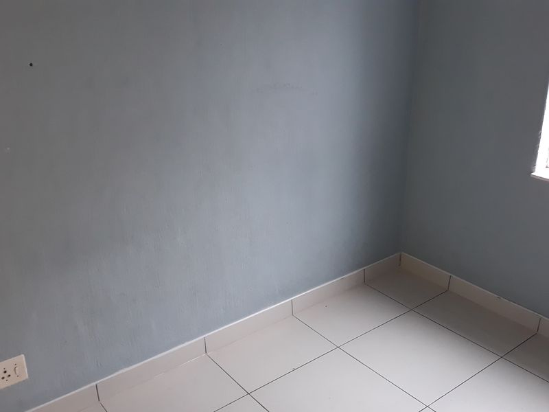 Charming ground floor flat located in the heart of Lennoxton - Photo 2