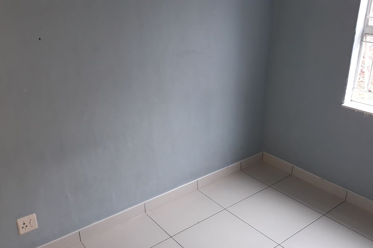 Charming ground floor flat located in the heart of Lennoxton - Photo 2