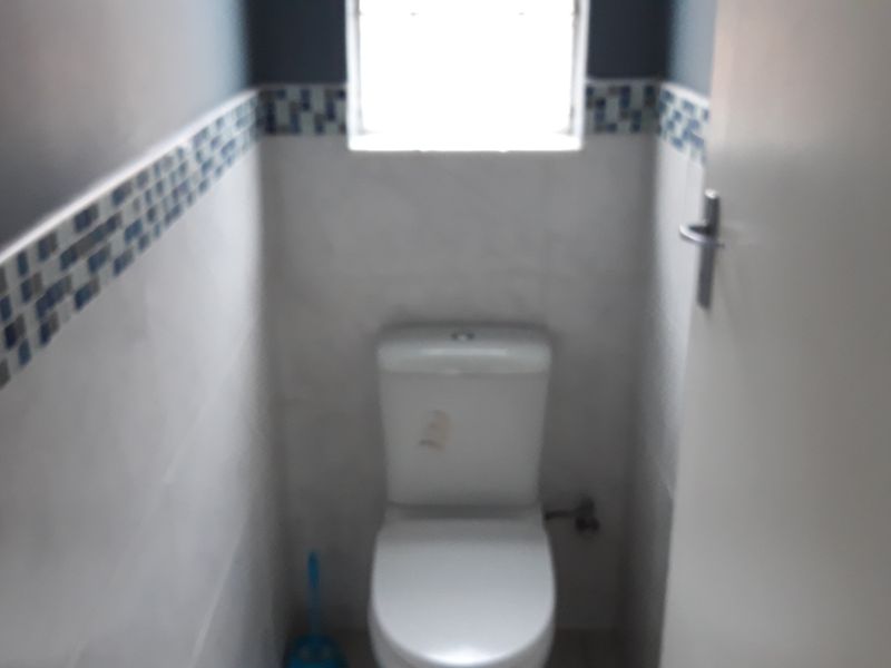 Charming ground floor flat located in the heart of Lennoxton - Photo 5