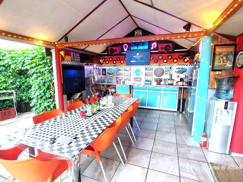 Charming 3-Bedroom Home with Granny Flat and Cottage in Aviary Hill - Photo 8