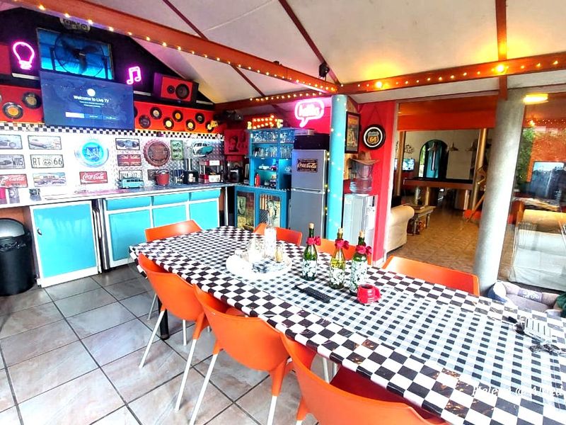 Charming 3-Bedroom Home with Granny Flat and Cottage in Aviary Hill - Photo 7