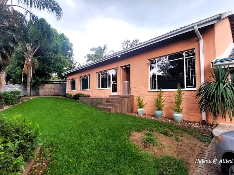 Charming 3-Bedroom Home with Granny Flat and Cottage in Aviary Hill - Photo 6