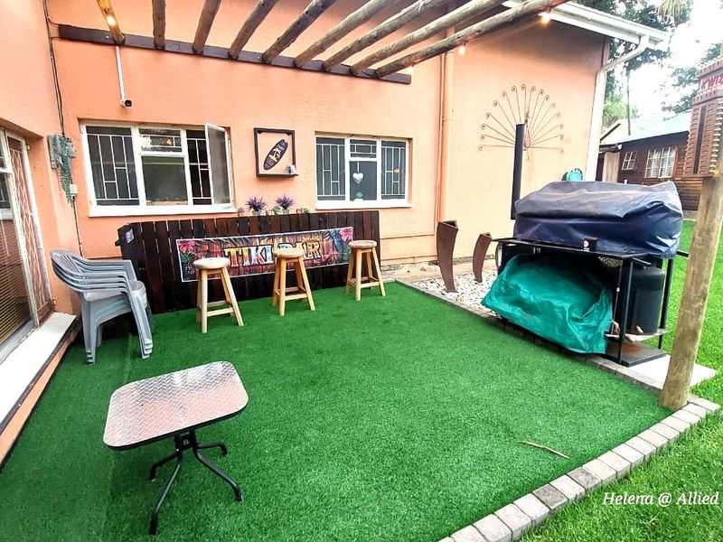 Charming 3-Bedroom Home with Granny Flat and Cottage in Aviary Hill - Photo 3