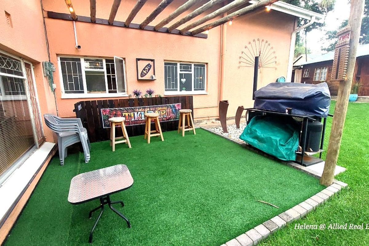 Charming 3-Bedroom Home with Granny Flat and Cottage in Aviary Hill - Photo 3