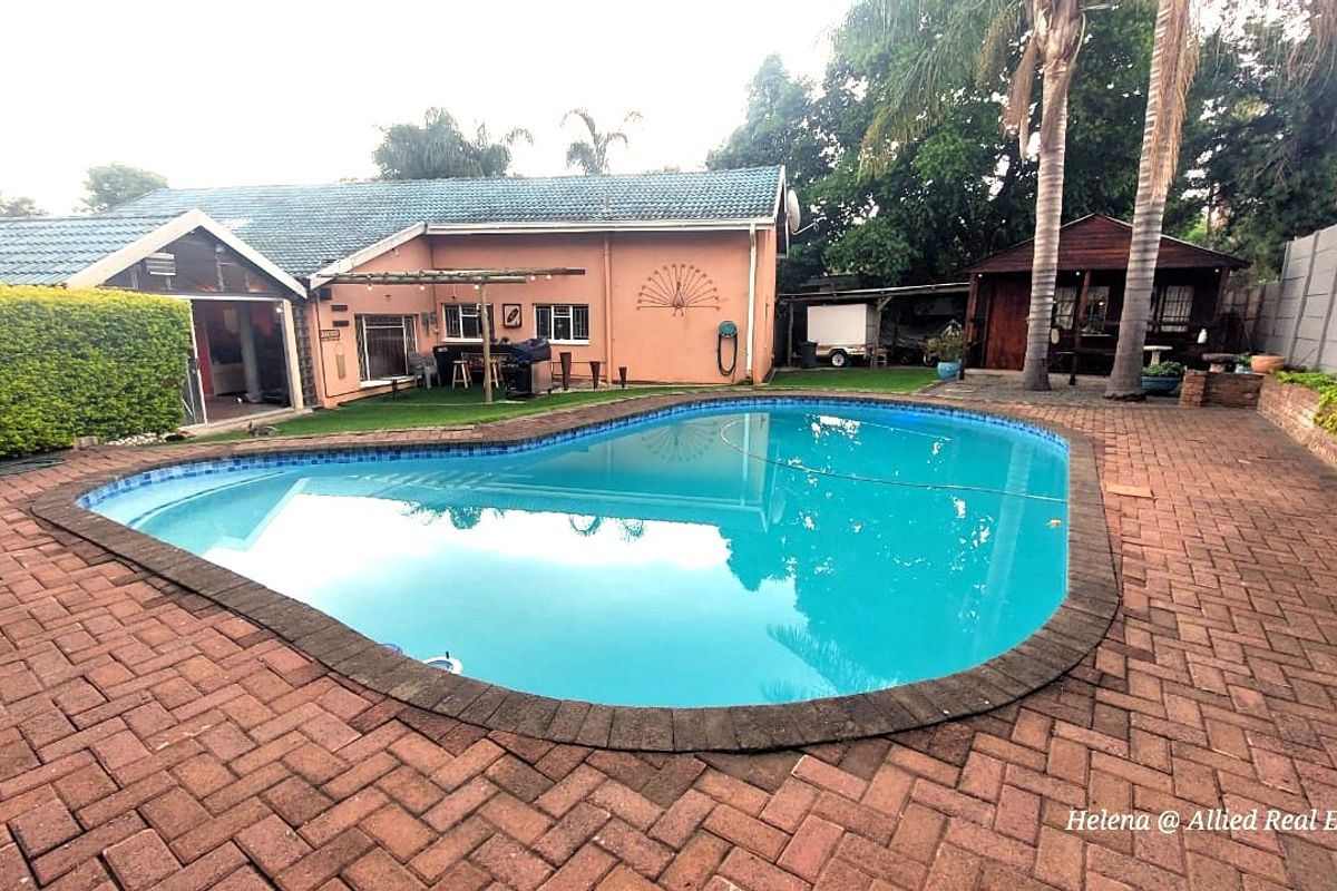 Charming 3-Bedroom Home with Granny Flat and Cottage in Aviary Hill - Photo 5