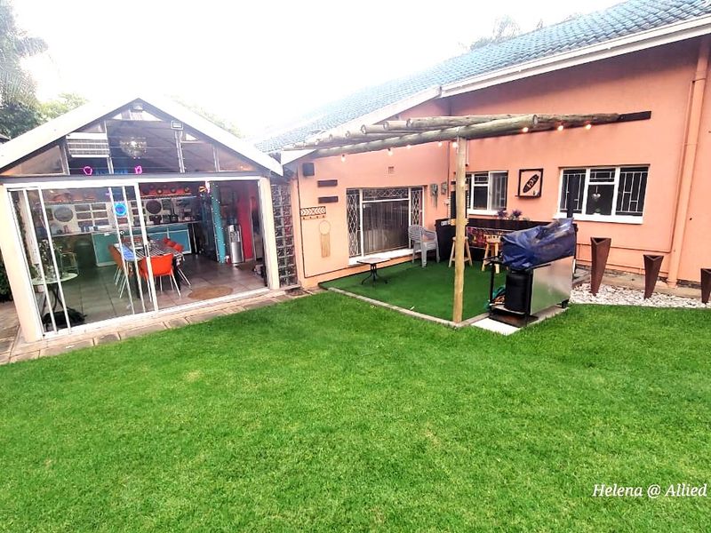 Charming 3-Bedroom Home with Granny Flat and Cottage in Aviary Hill - Photo 2