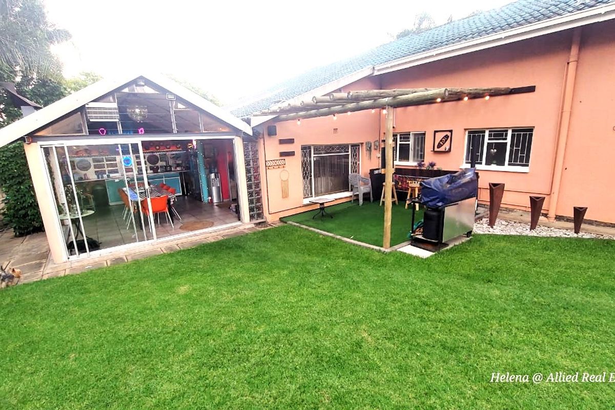 Charming 3-Bedroom Home with Granny Flat and Cottage in Aviary Hill - Photo 2