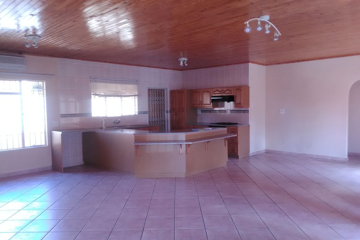 Stylish & Secure 3-Bedroom Townhouse To Rent in Aviary Hill - Photo 2