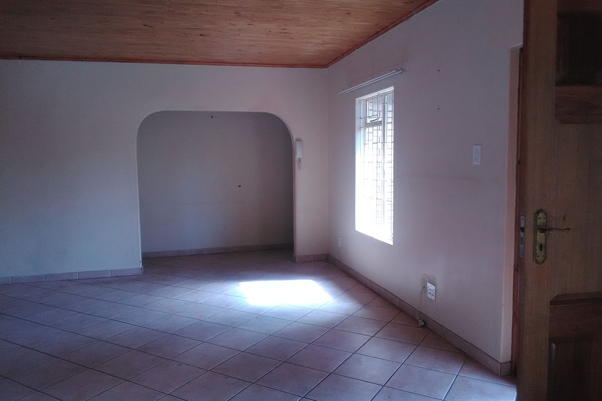 Stylish & Secure 3-Bedroom Townhouse To Rent in Aviary Hill - Photo 4