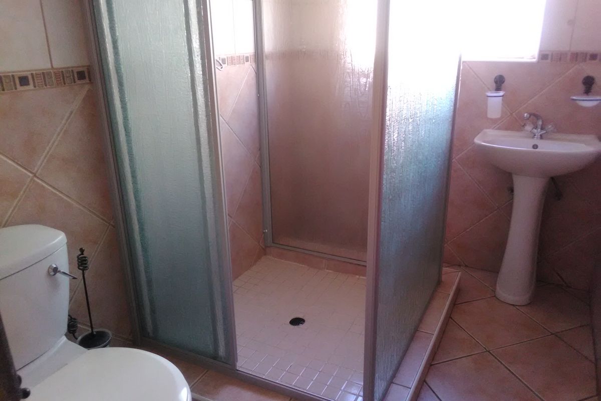 Stylish & Secure 3-Bedroom Townhouse To Rent in Aviary Hill - Photo 5