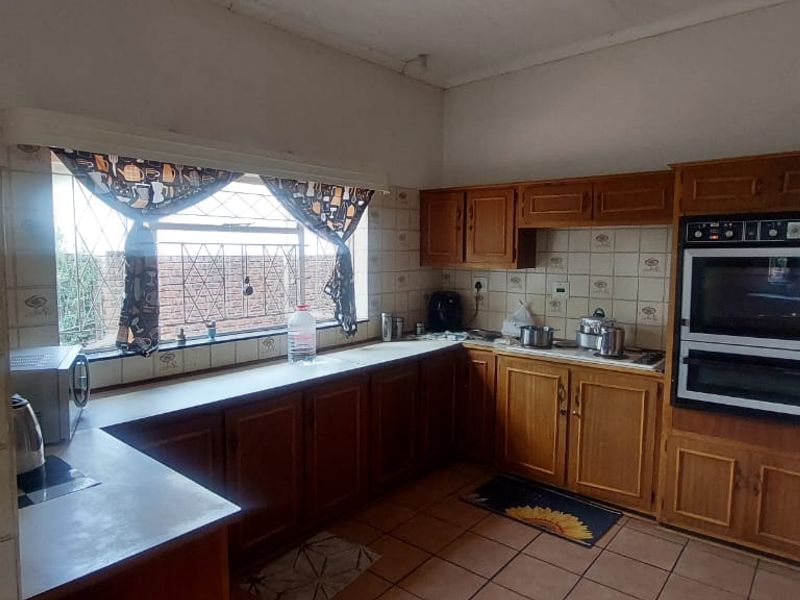 Stunning 4-Bedroom Home for Sale in the Heart of Hutten Heights! - Photo 8