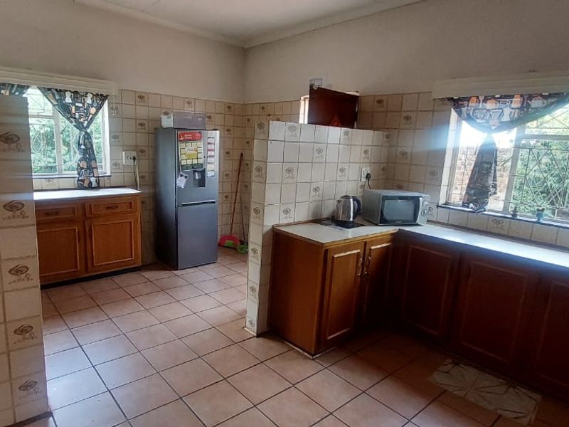 Stunning 4-Bedroom Home for Sale in the Heart of Hutten Heights! - Photo 10