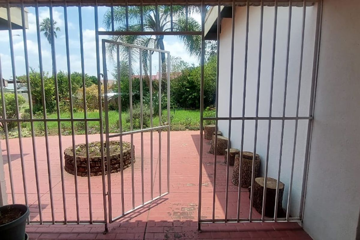 Stunning 4-Bedroom Home for Sale in the Heart of Hutten Heights! - Photo 4