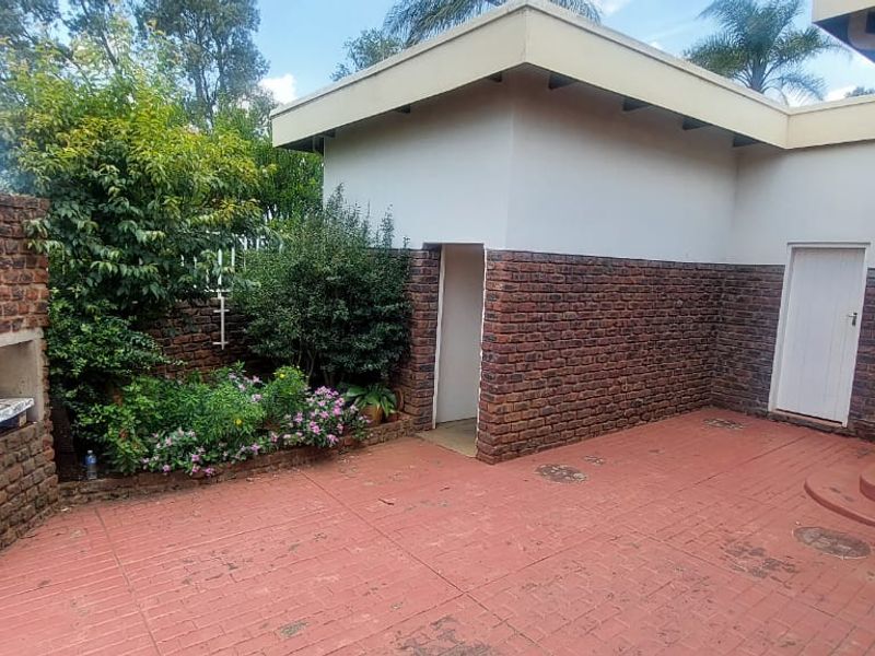 Stunning 4-Bedroom Home for Sale in the Heart of Hutten Heights! - Photo 2