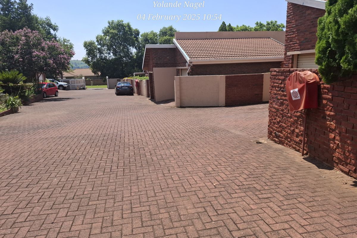 🏡 For Sale: Beautiful 3-Bedroom Townhouse in Hutten Heights 🌿 - Photo 2