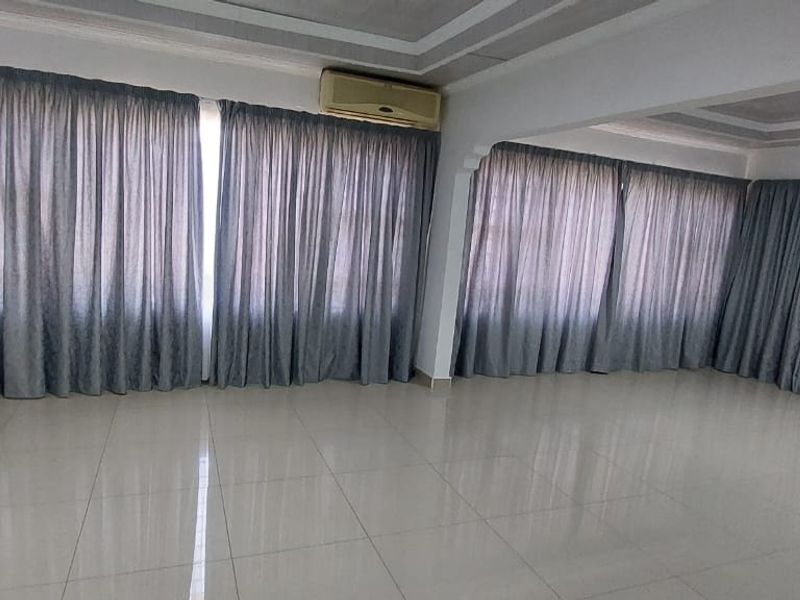 Magnificent Modern Home in Central Newcastle - Photo 8