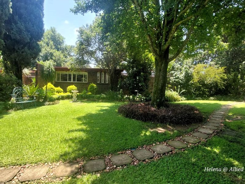 Stunning 4 Bedroom House in Highly Desirable Location - Photo 7