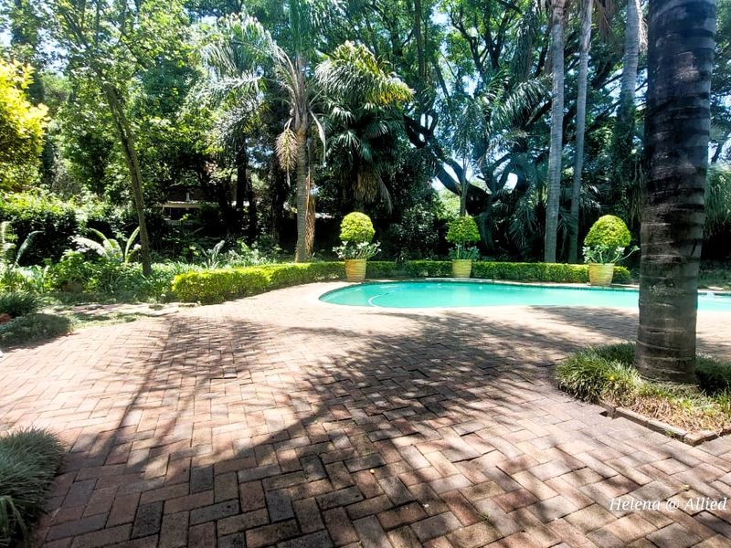 Stunning 4 Bedroom House in Highly Desirable Location - Photo 5