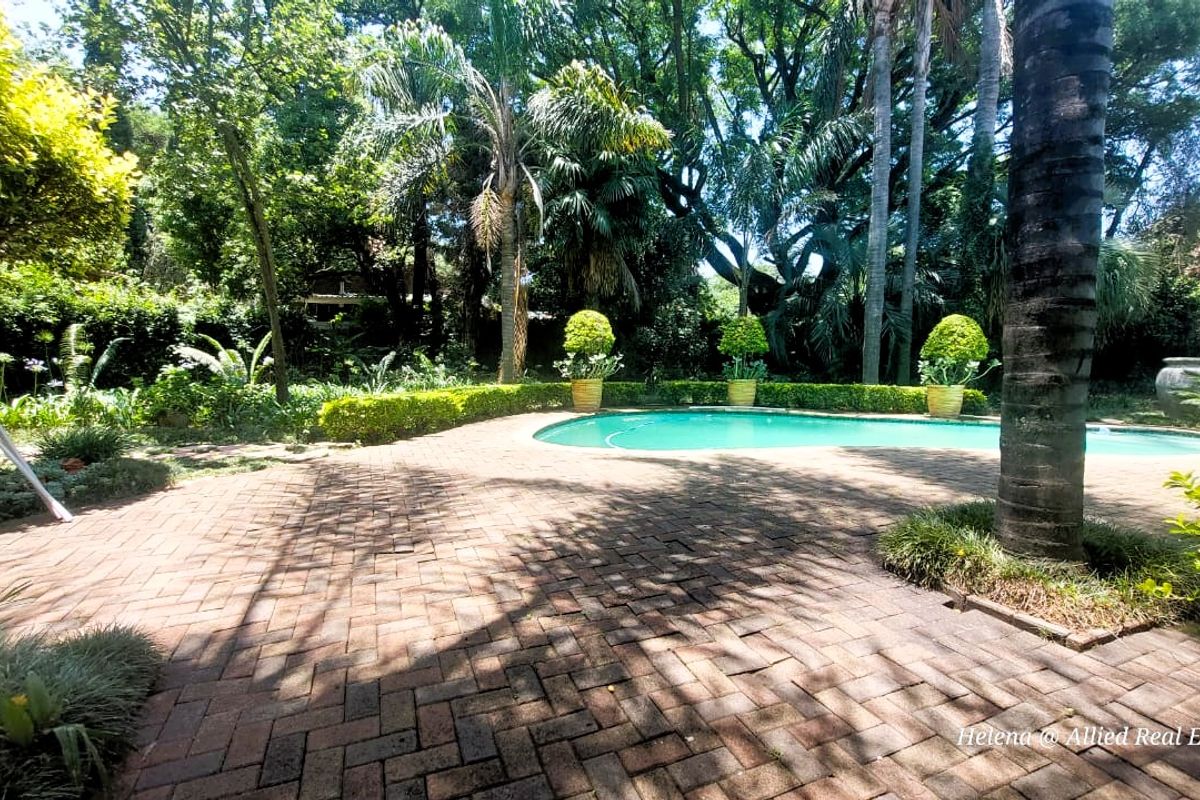 Stunning 4 Bedroom House in Highly Desirable Location - Photo 5