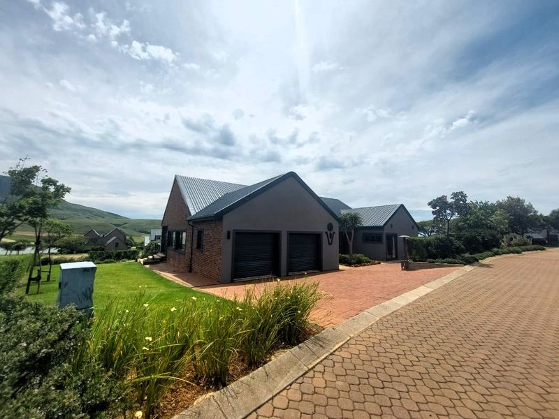Exquisite 3-Bedroom Retreat in Vulintaba Country Estate - Photo 3