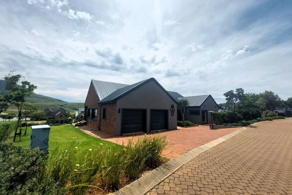 Exquisite 3-Bedroom Retreat in Vulintaba Country Estate - Photo 3