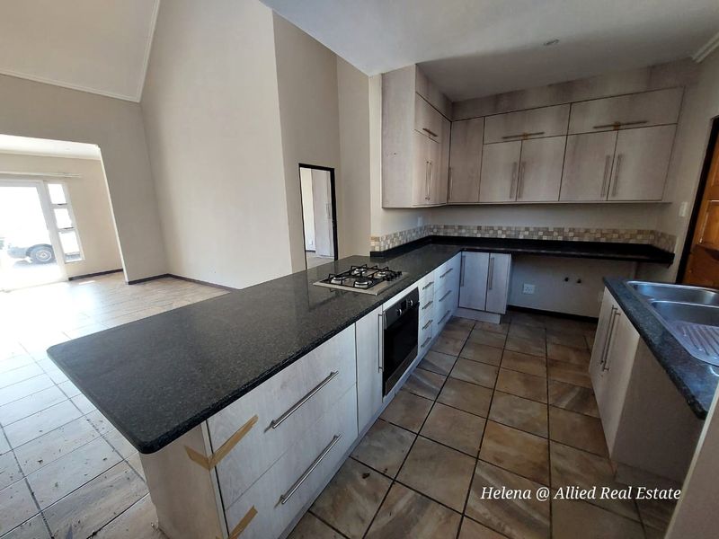 Stunning 3-Bedroom Home in Vulintaba Country Estate with Breathtaking Views - Photo 6