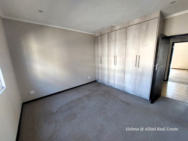 Stunning 3-Bedroom Home in Vulintaba Country Estate with Breathtaking Views - Photo 10