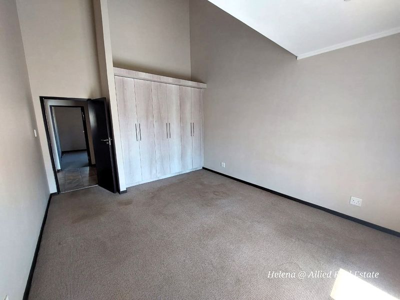 Stunning 3-Bedroom Home in Vulintaba Country Estate with Breathtaking Views - Photo 8