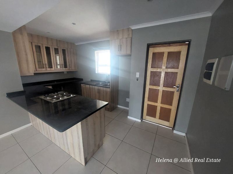 Luxurious 3-Bedroom Home with Indoor Braai in Vulintaba Country Estate - Photo 9