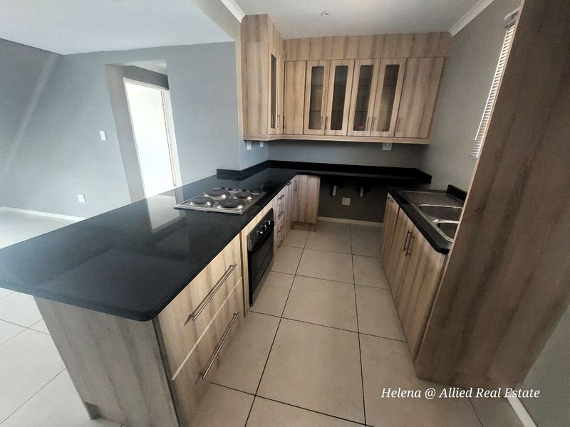 Luxurious 3-Bedroom Home with Indoor Braai in Vulintaba Country Estate - Photo 8