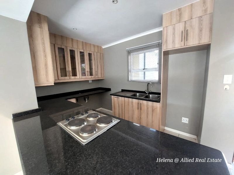 Luxurious 3-Bedroom Home with Indoor Braai in Vulintaba Country Estate - Photo 6