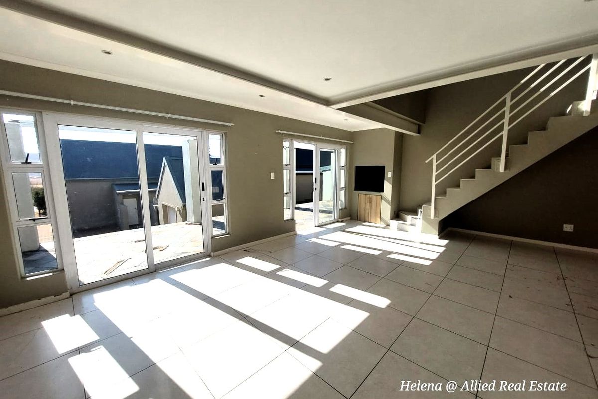 Luxurious 3-Bedroom Home with Indoor Braai in Vulintaba Country Estate - Photo 5