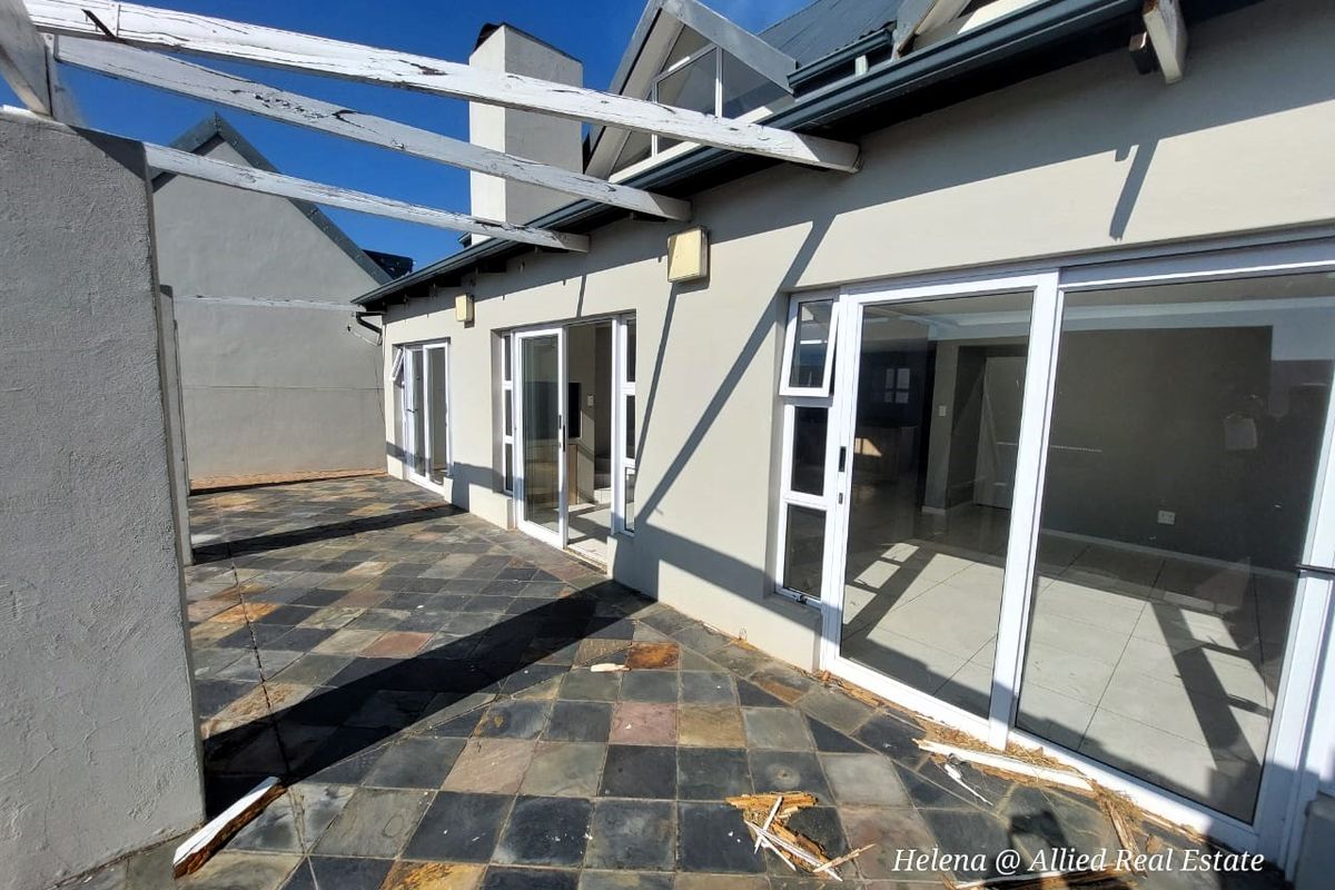 Luxurious 3-Bedroom Home with Indoor Braai in Vulintaba Country Estate - Photo 2