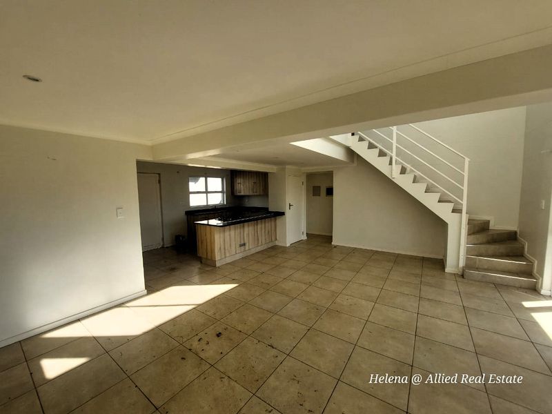 Luxurious 3-Bedroom, 3-En Suite Home with Open-Plan Living in Vulintaba Country Estate - Photo 7