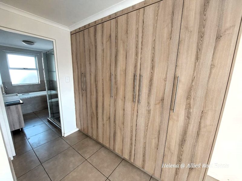 Luxurious 3-Bedroom, 3-En Suite Home with Open-Plan Living in Vulintaba Country Estate - Photo 10