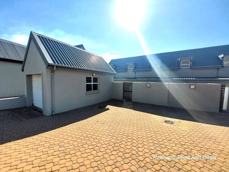 Luxurious 3-Bedroom, 3-En Suite Home with Open-Plan Living in Vulintaba Country Estate - Photo 2