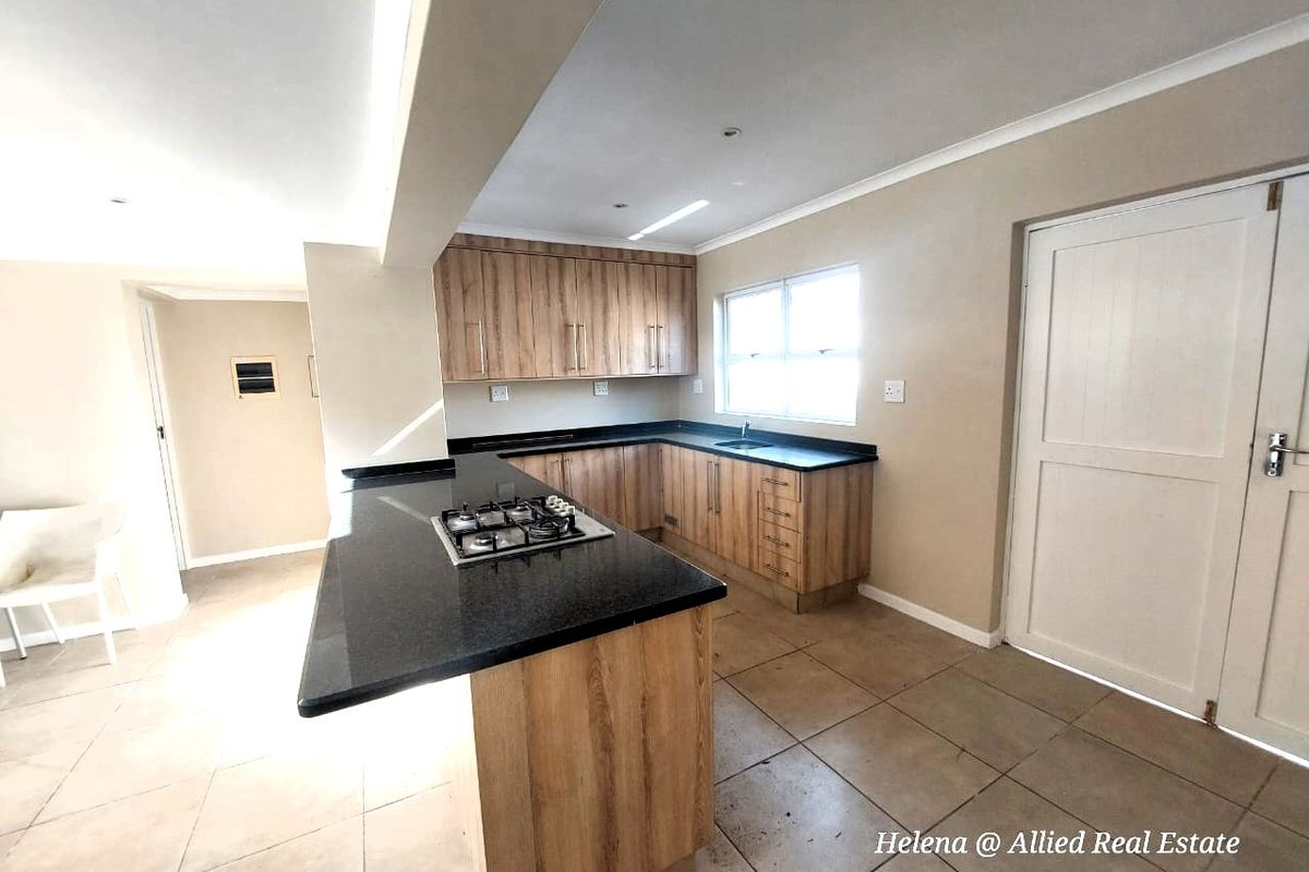 Luxurious 3-Bedroom, 3-En Suite Home with Open-Plan Living in Vulintaba Country Estate - Photo 5