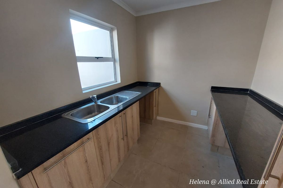 Gated Estate For Sale In Newcastle - Photo 3