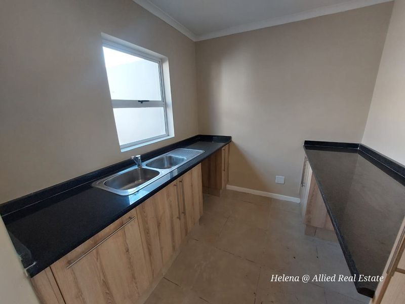 Gated Estate For Sale In Newcastle - Photo 4